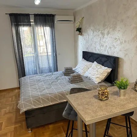 Xenija Apartment